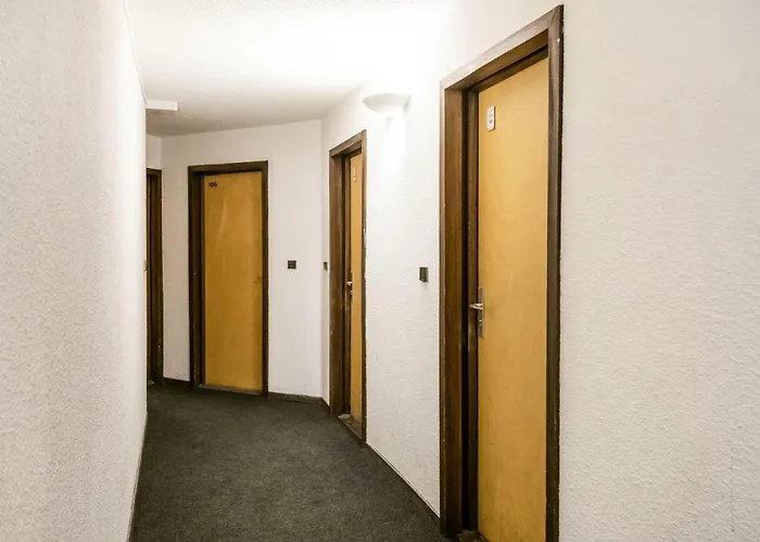 Schuss - Location: Pour 5 Personnes Dans Un Quartier Calme Mae-9036 شقة